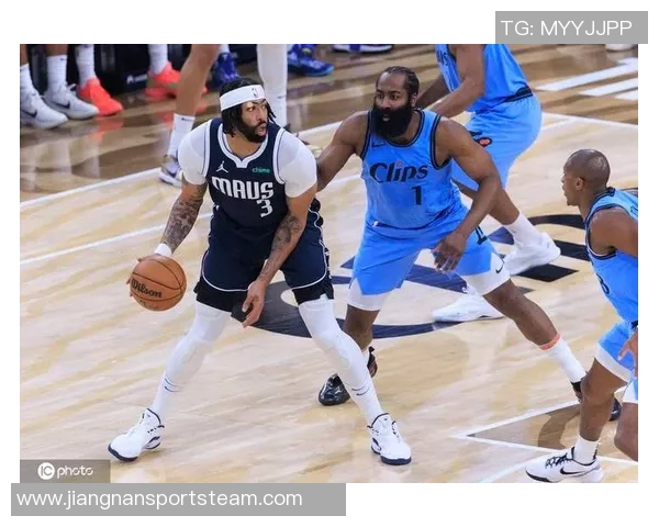 浓眉神勇表现助力球队胜利19投12中砍下31分9篮板4助攻3抢断完美罚球6中6